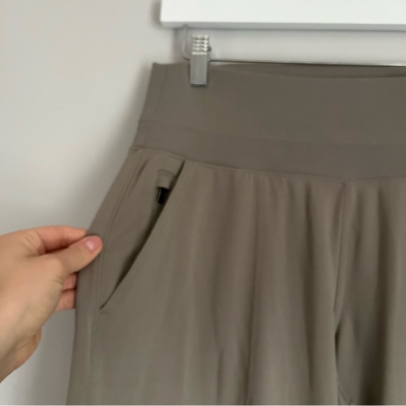 🩷ATHLETA VENICE WIDE LEG HIGH WAISTED HIGH RISE BEIGE NEUTRAL PANT SIZE MEDIUM - Picture 4 of 13